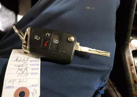 2021 Volkswagen Tiguan 2.0T Se/2.0T Se R-Line Black/2.0T Sel z USA, uszkodzony, nr VIN 3VV2B7AX0MM102779